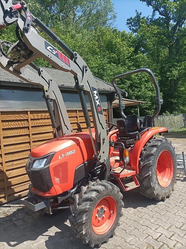 Kubota L1-382