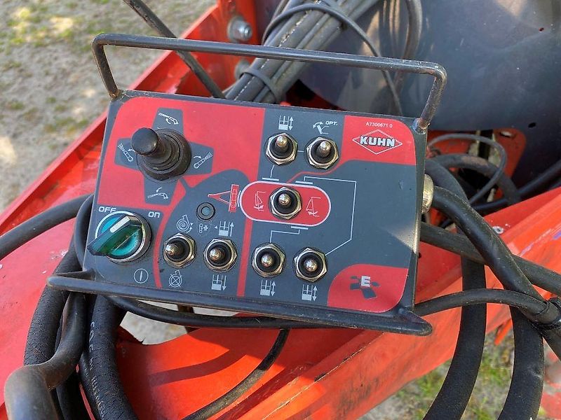 Kuhn Profile Plus 1670 mit Strohgebläse