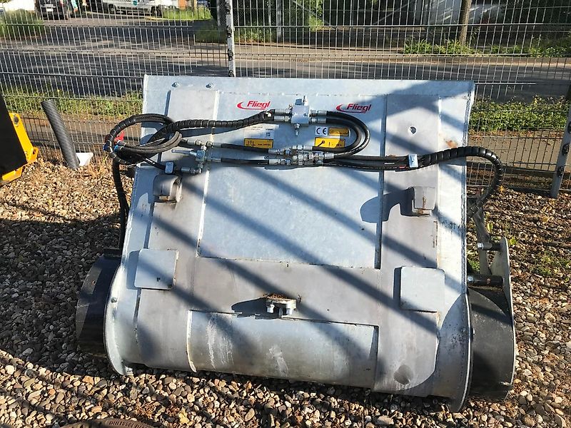 Fliegl Einfutterschaufel beidseitiger Austrag möglich 1500 mm Merlo Aufnahme
