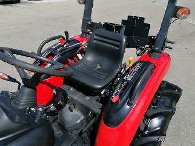 Branson 3100 inkl. Frontlader und Schaufel