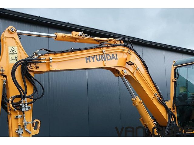 Hyundai Robex 55W-9A | 2017 | 2636h |