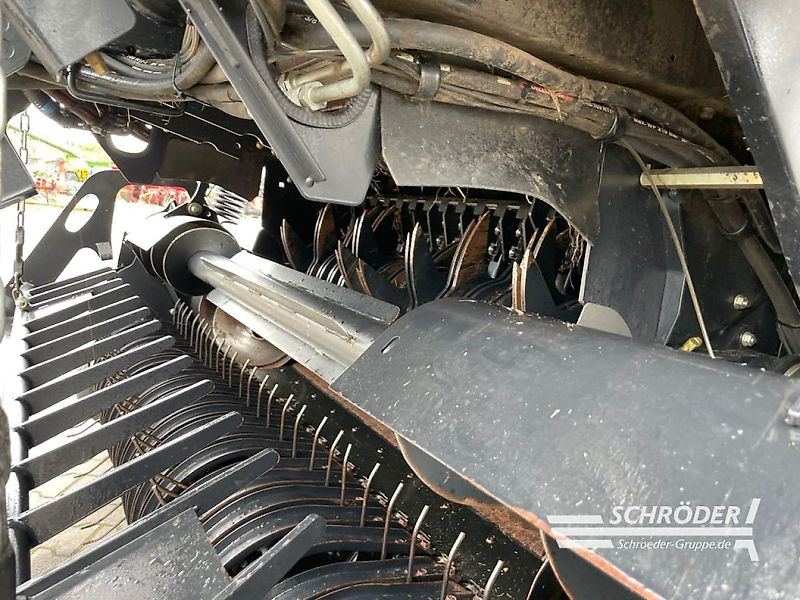 New Holland ROLL-BELT 180 CROPCUTTER