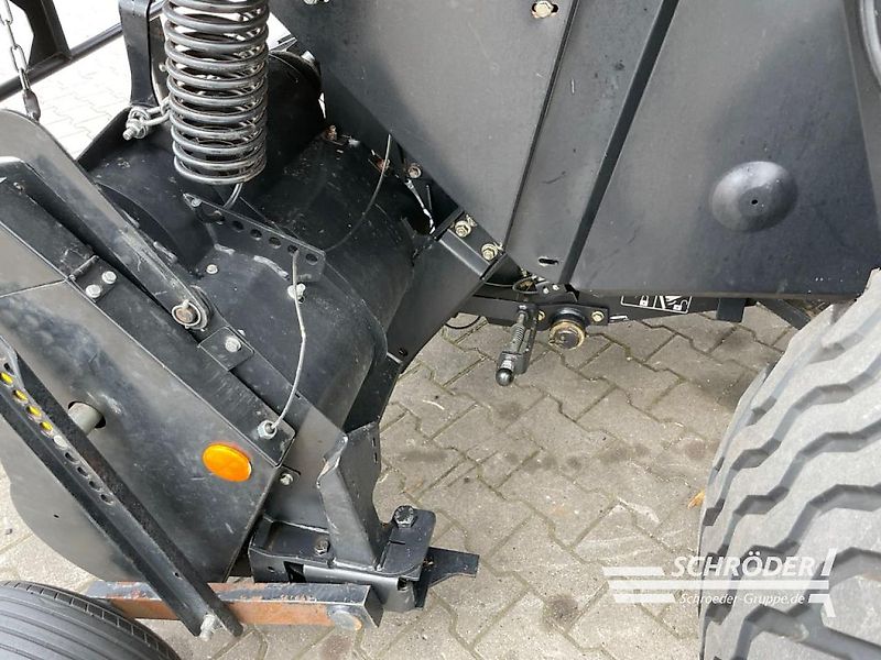 New Holland ROLL-BELT 180 CROPCUTTER