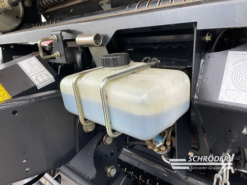 New Holland ROLL-BELT 180 CROPCUTTER