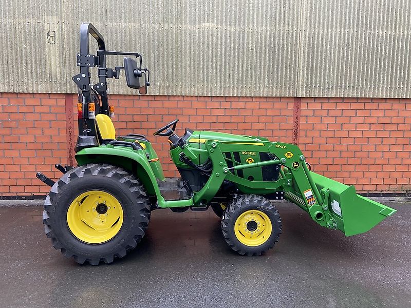 John Deere 3038E