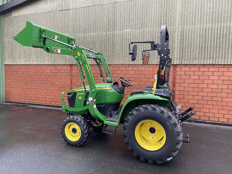 John Deere 3038E