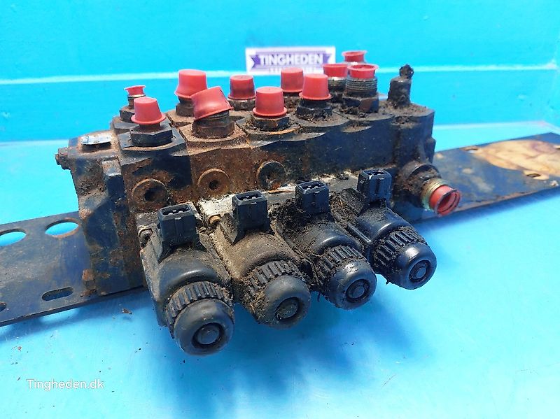 New Holland FX38 (Spare part/Reservedel/Ersatzteil)