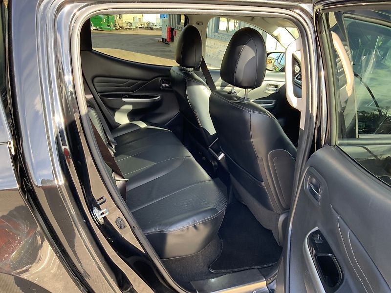 Mitsubishi L200 2.2 DI-D DC Barbarian Auto 4WD Euro 6 (s/s) 4dr (ST24937)