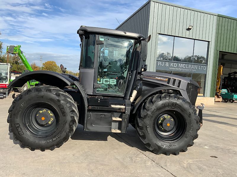 JCB 4220 Fastrac Tractor (ST24887)