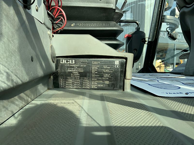 JCB 4220 Fastrac Tractor (ST24887)