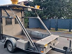 Mersch Nissen LED Absperrtafel VZ616 Verkehrssicherung Vorwarner Vorwarntafel Verkehrsleittafel Verkehrsleitanhänger Verkehrssicherungsanhänger Sperrwand Sperrtafel