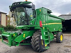John Deere T560i
