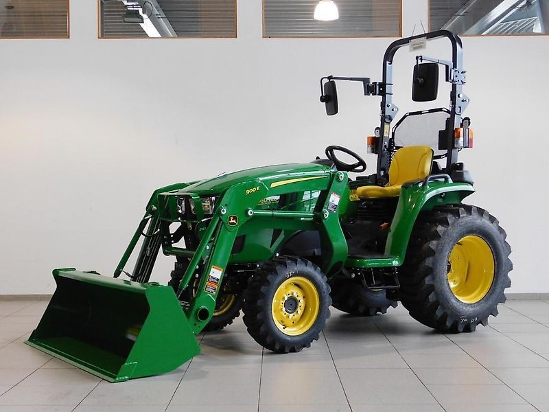 John Deere 3025E