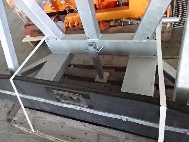 Futterschieber 2,2 Meter - Anbau Dreipunkt und Euro SW- und Palettengabelaufnahme Futterschieber- Gummischieber -2,2 M - Euro Schnellwechsel und Dreiunktanbau- Palettengabelaufnahme