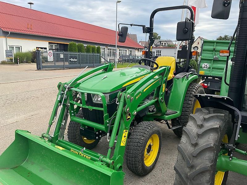 John Deere 3038 E