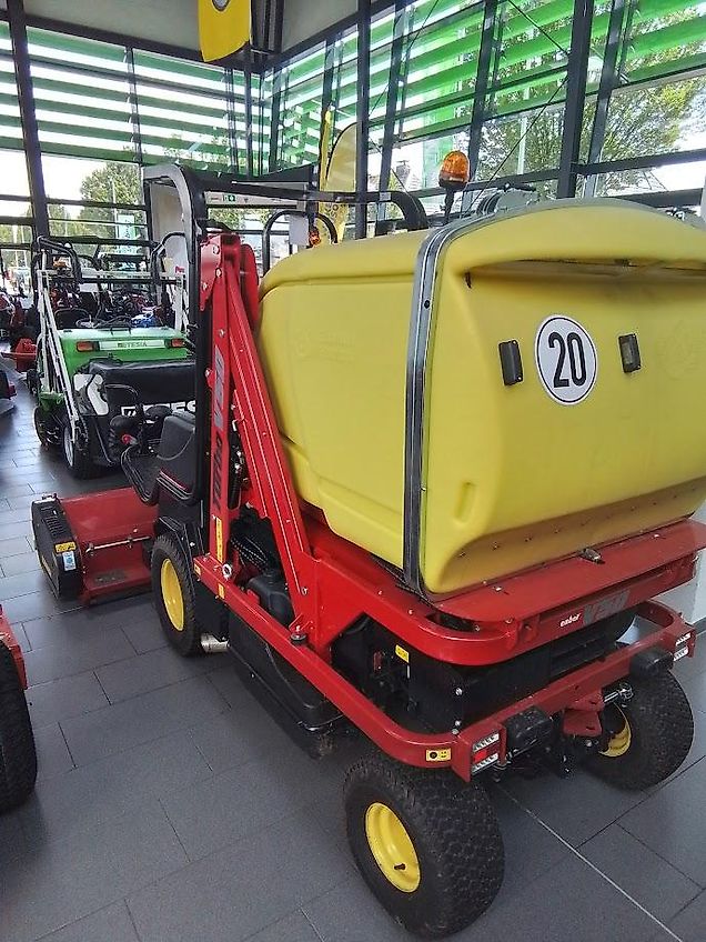 Ferrari Turbo V50 Aufsitz Großflächen Mäher