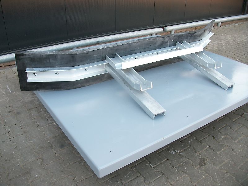 Hofstede Voer rubber sneeuw modder erf schuif schuiver pelikaanbak pelikaan bak aanbouw