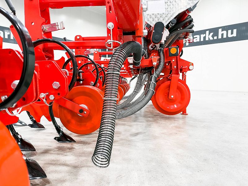 Gaspardo HS8 folding frame, 8-row inter-row cultivator