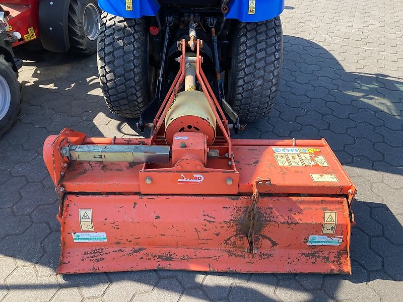 New Holland Boomer 25