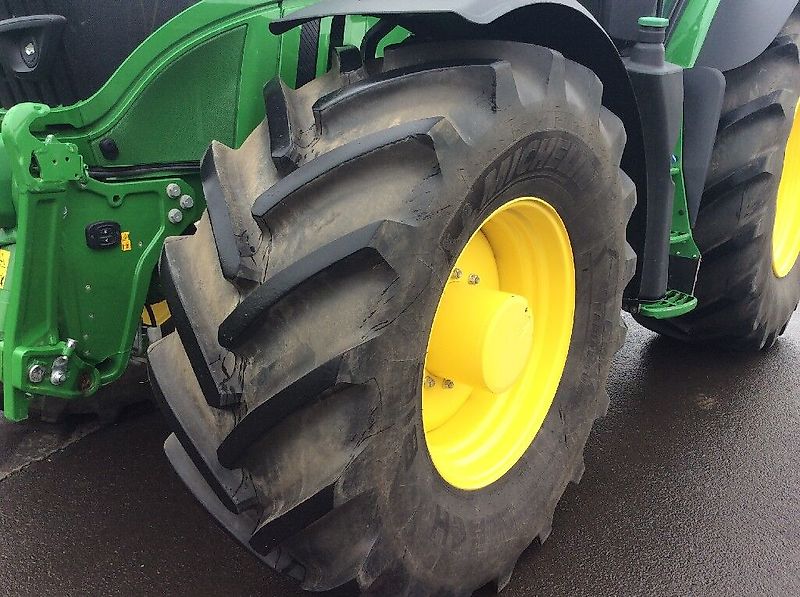 John Deere 6R 250