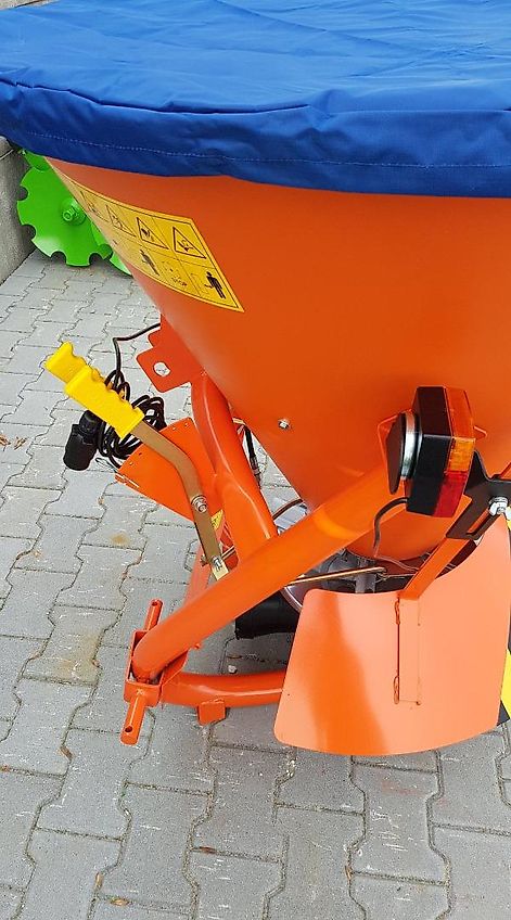 Top-Agro Winterdienststreuer Salzstreuer Sandstreuer NEU 200L Plane SSO200 WINTERAKTION