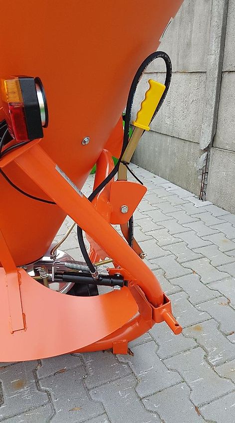 Top-Agro Winterdienststreuer Salzstreuer Sandstreuer NEU 200L Plane SSO200 WINTERAKTION