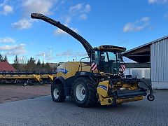 New Holland FR 550 Häcksler inkl. PickUp und Maisgebiss