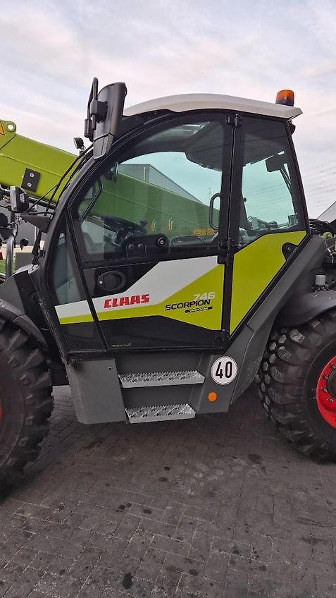 Claas scorpion 746