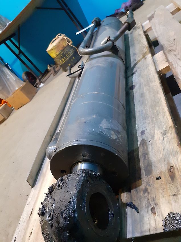 New Holland LB115B (Spare part/Reservedel/Ersatzteil)