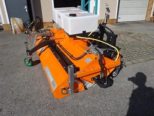 TALEX Kehrmaschine- 2,3 Meter- Seitenbesen- Wassertank - Sonderpreis