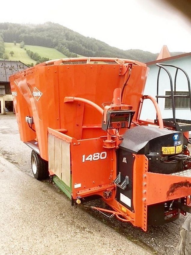 Kuhn profile 1480 futtermischwagen gezogen