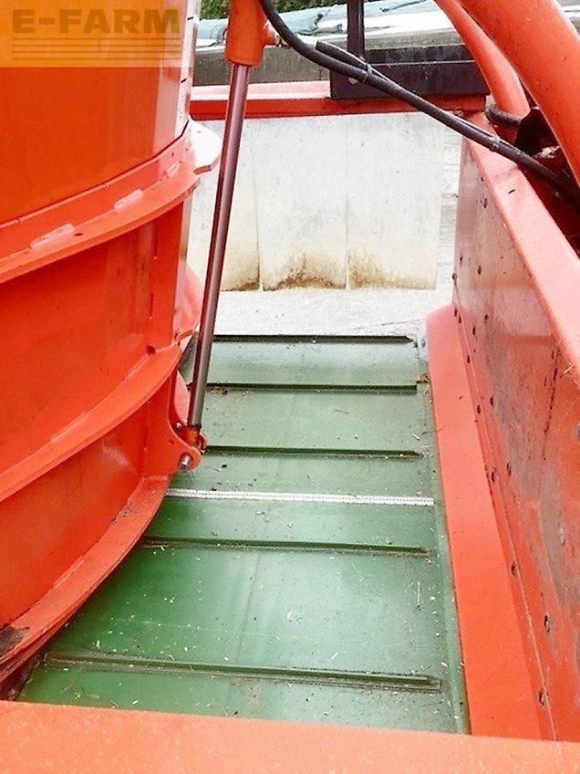 Kuhn profile 1480 futtermischwagen gezogen