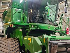 John Deere S690