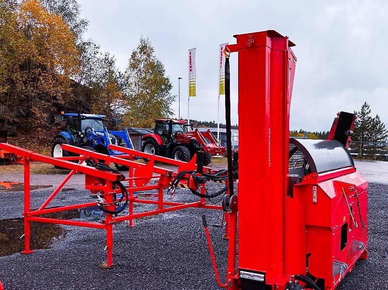 Hakki Pilke Pro 38 med HakkiFeed 422 stokkebord