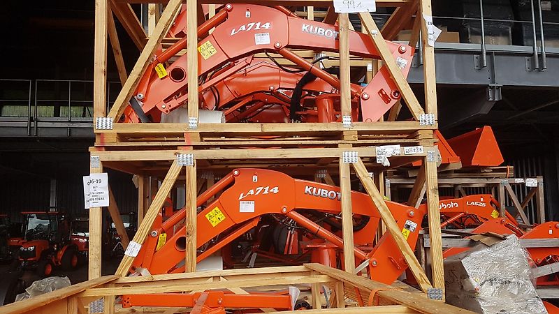 Kubota LA714