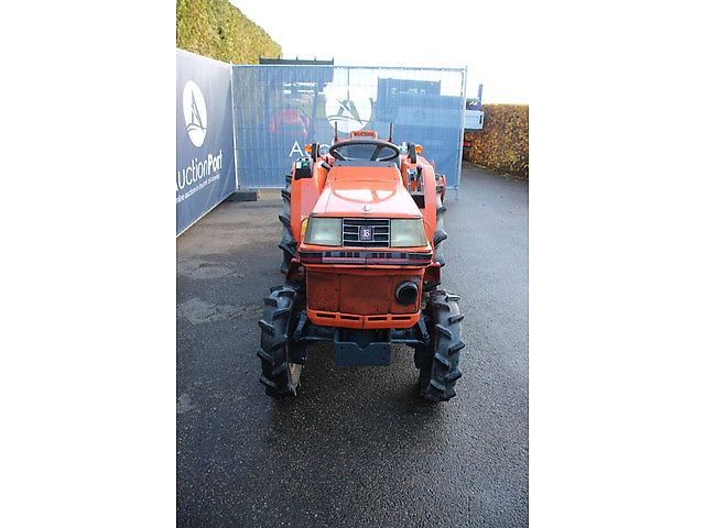 Kubota B1-17 Bulltra