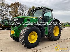 John Deere 6215R